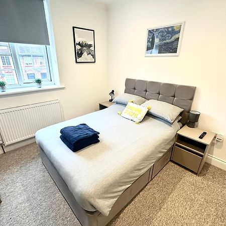 Bright Modern, Private Apartment,15 Mins To Central London Хендън Екстериор снимка