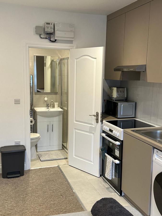 Bright Modern, 1 Bed Flat, 15 Mins Away From Central London Хендън Екстериор снимка