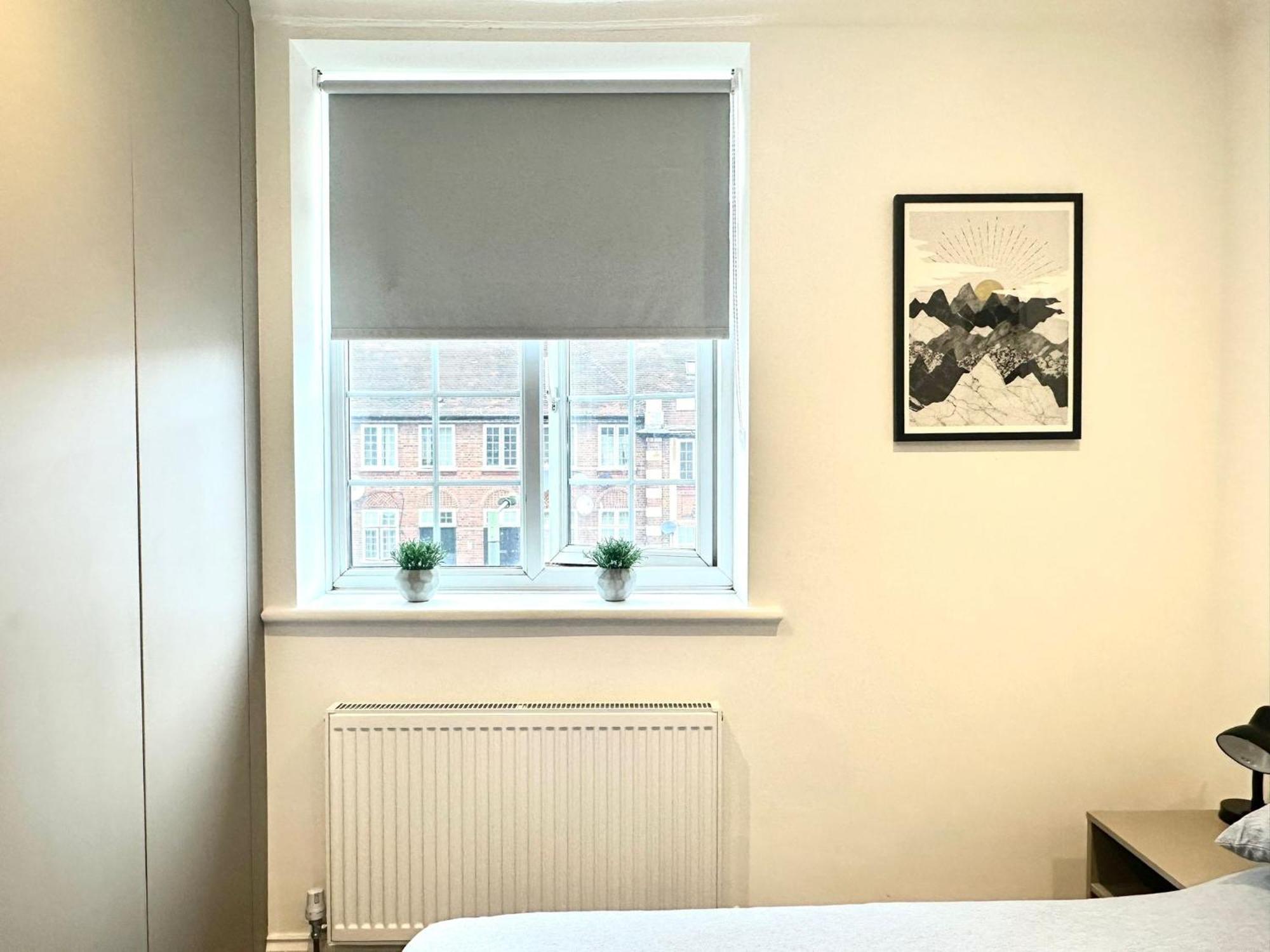 Bright Modern, Private Apartment,15 Mins To Central London Хендън Екстериор снимка