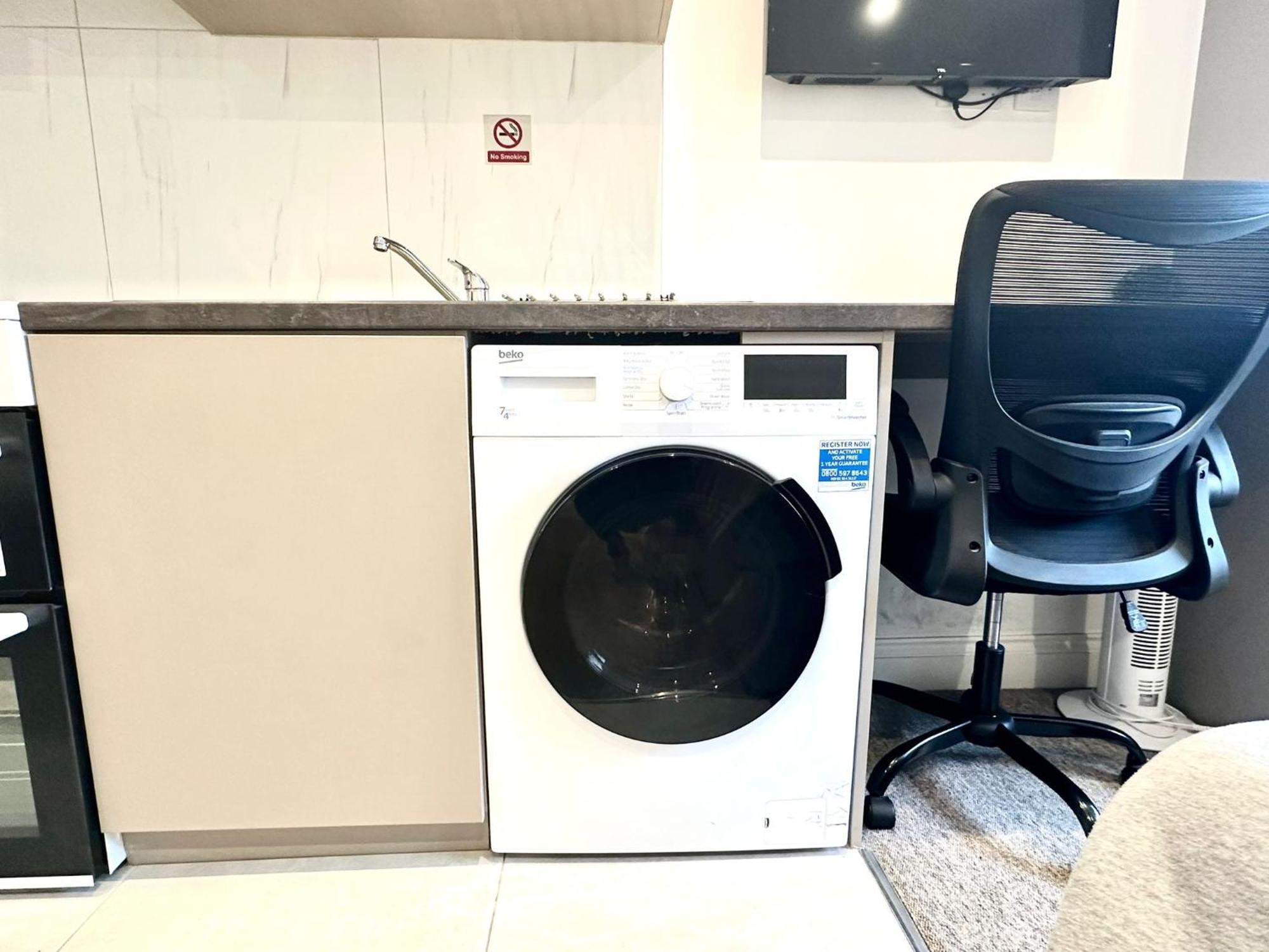 Bright Modern, Private Apartment,15 Mins To Central London Хендън Екстериор снимка